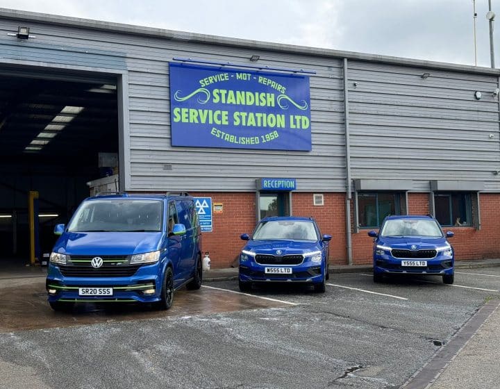 garages in standish